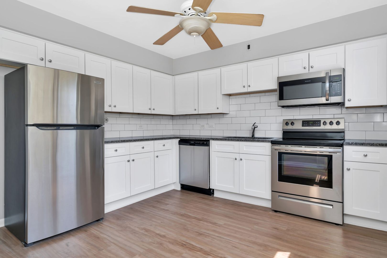La Grange Apartment: 34-42 S. Waiola Ave.