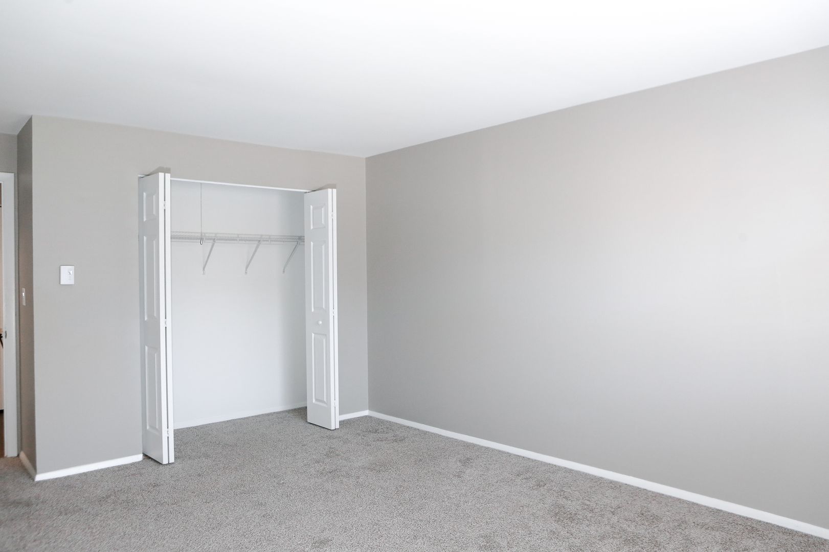 Mundelein Apartment: 313 S. Hickory St.