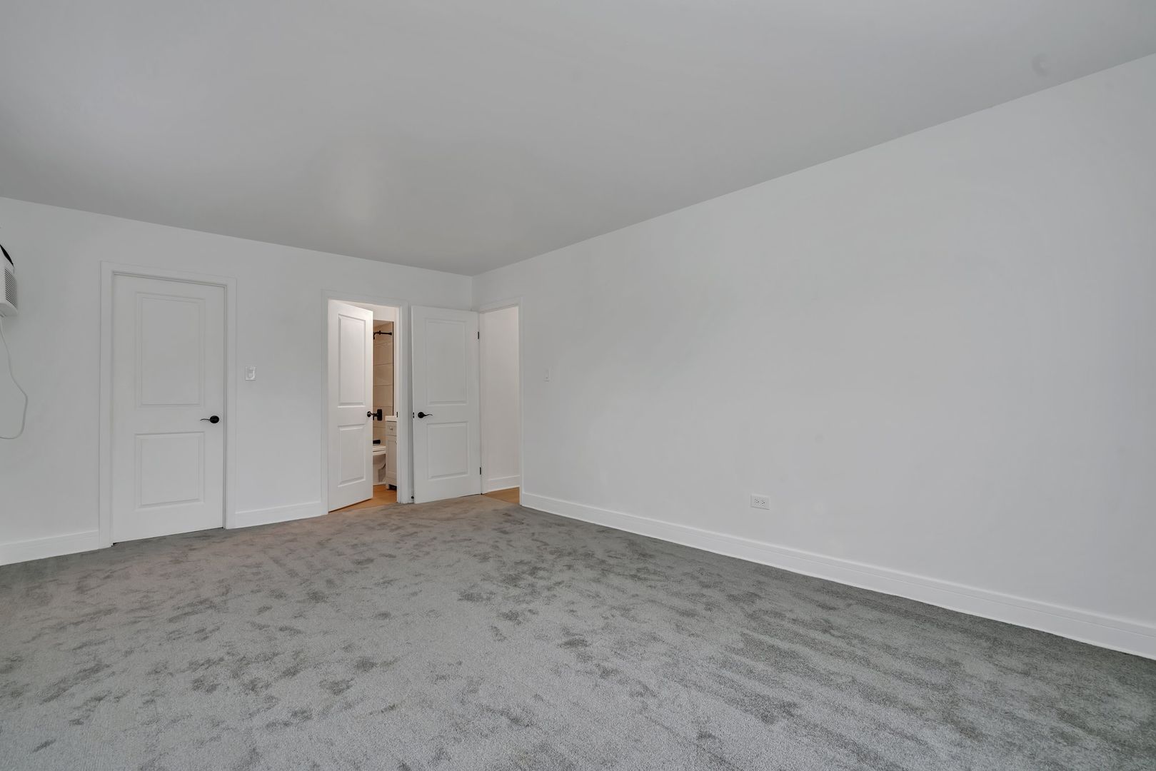 Apartment for rent at 1669 Ishnala Dr, Naperville, IL 60565