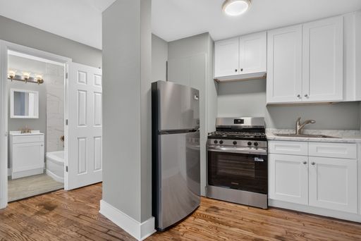 Central La Grange Studio Apartment!
