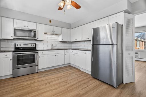 Beautifully Renovated 2 BDRM 1.0 BATH Apartment in Amazing Downtown La Grange