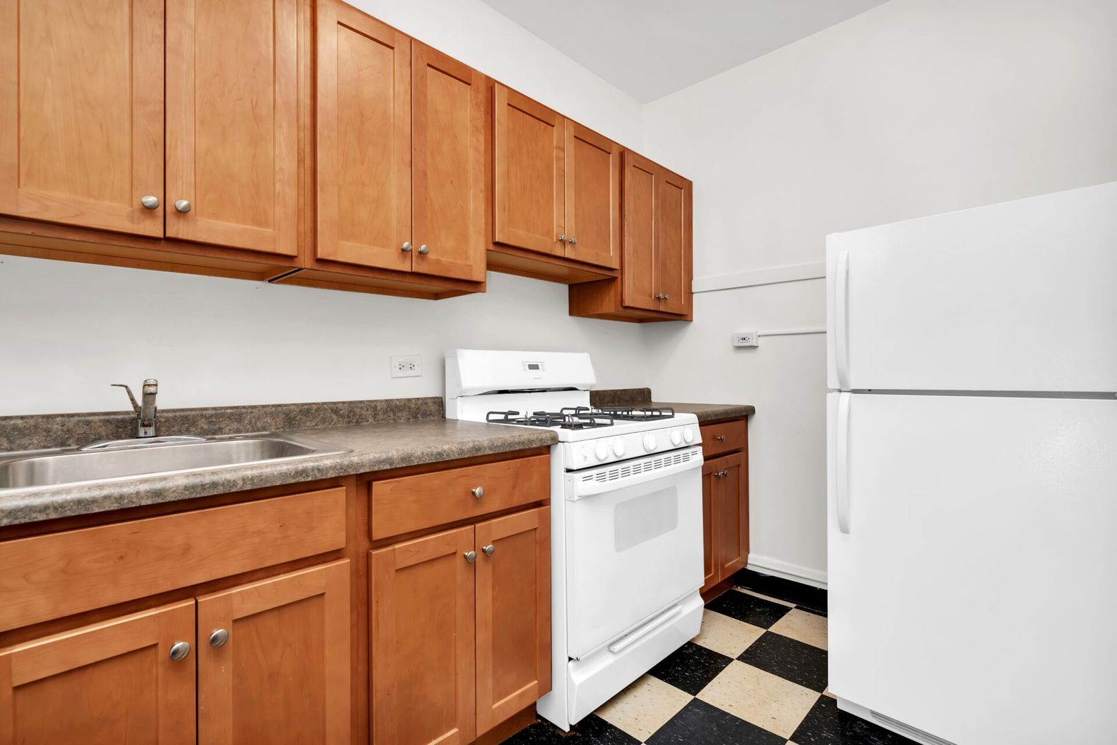 La Grange Apartment: 806-808 Arlington Ave