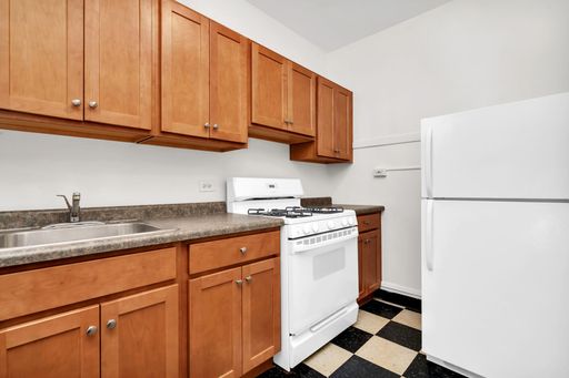 COZY AND BRIGHT STUDIO in downtown La Grange!