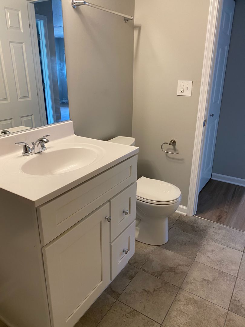 Elmhurst Apartment: 315-329 Kimbell Ave.