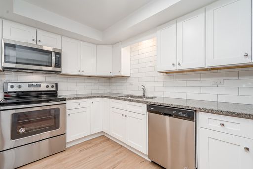 Beautifully Renovated 2 BDRM 1.0 BATH Apartment in Amazing Downtown La Grange