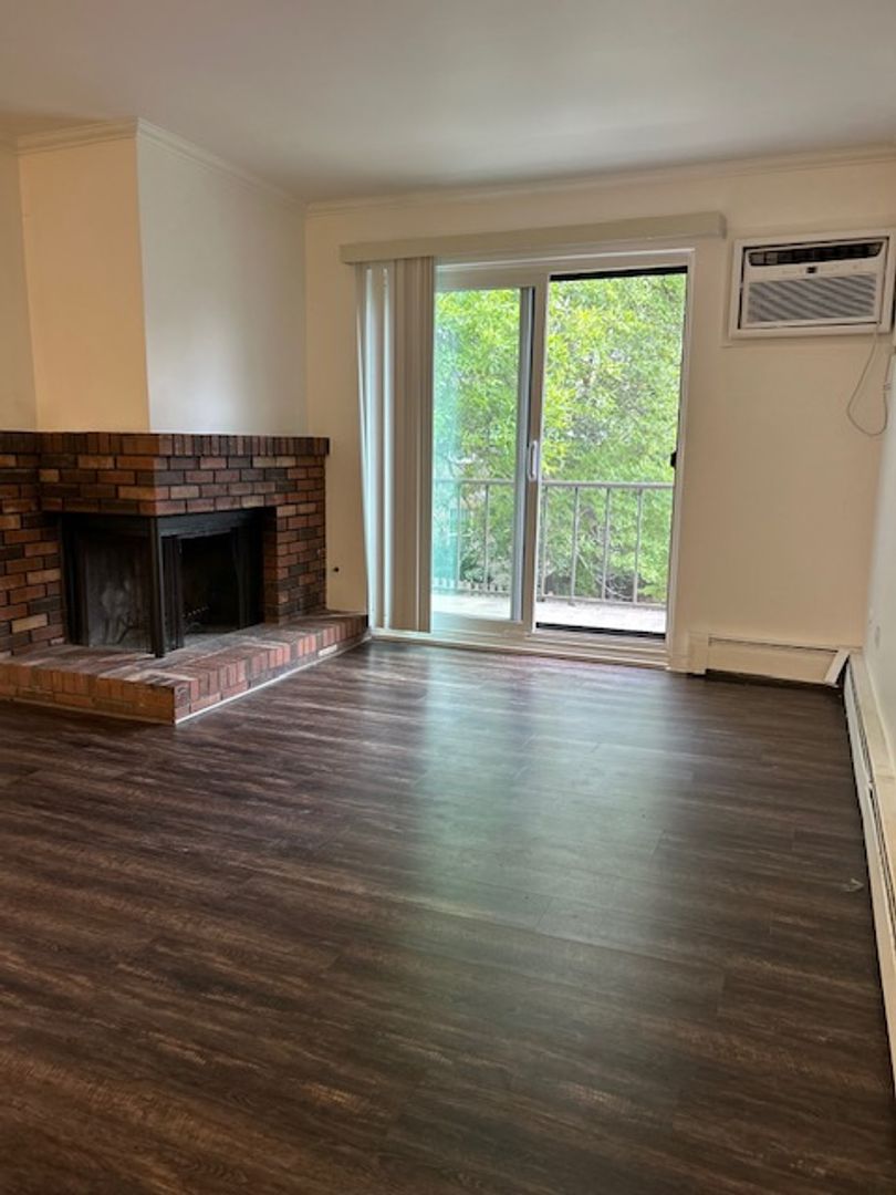 Naperville Apartment: 1669 Ishnala Dr