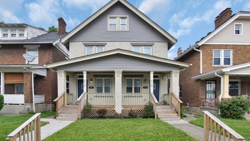 Stunning 3 Bedroom 1.5 Bath Townhome Ready for You to Call Home! – photo 1