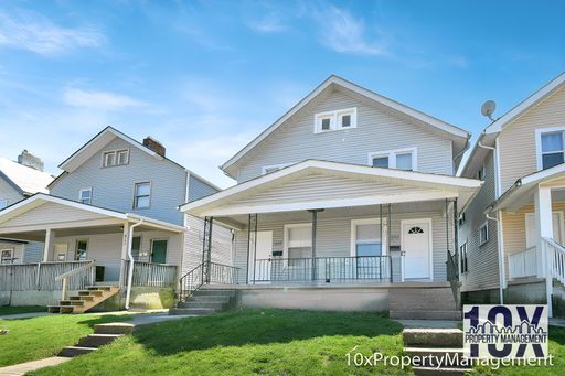 Stunning 3-Bedroom Home with Hardwood Floors, Modern Fixtures, and Off-Street Parking in a Peaceful Neighborhood! – photo 1