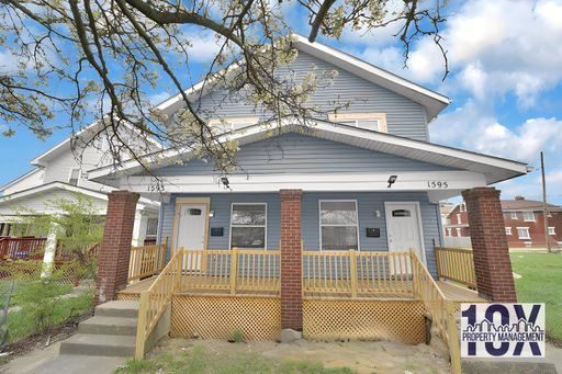 Welcome to this Amazing 3 Bedroom Unit with 1.5 Bath in 1593 Cleveland Ave! – photo 1