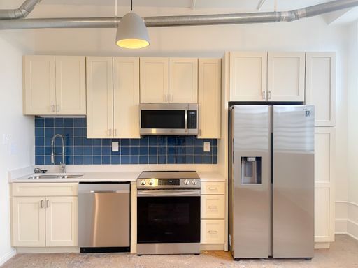 Beautiful remodeled 1 bedroom available June! – photo 1
