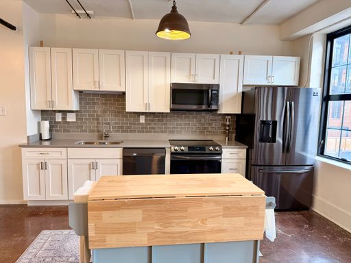 Furnished 2 bed 1 bath in Sterchi Lofts! – photo 1