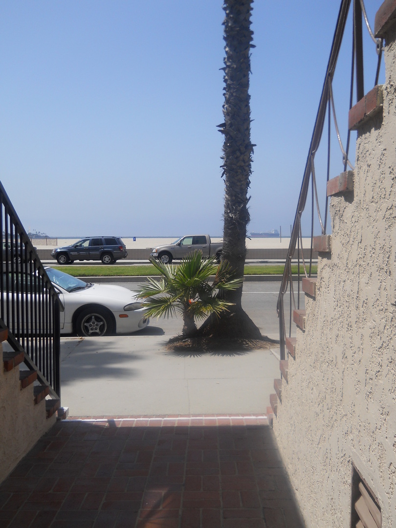 Long Beach Apartment: 5237 Ocean Blvd