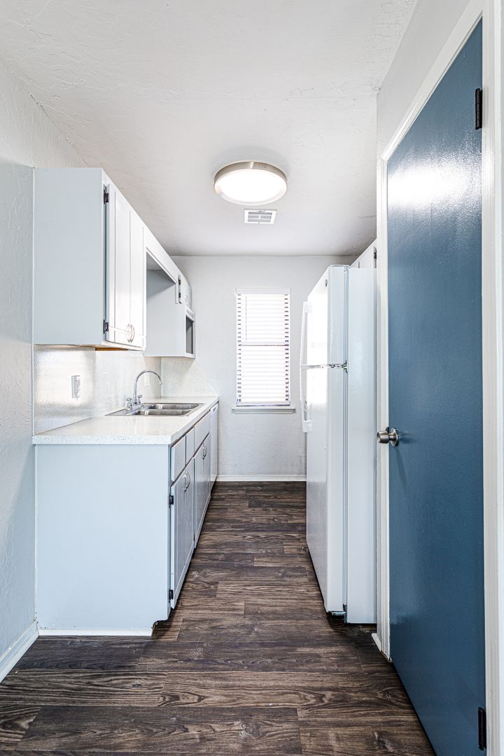 Large Renovated 2Bed 2Bath Apartment 11 of 12