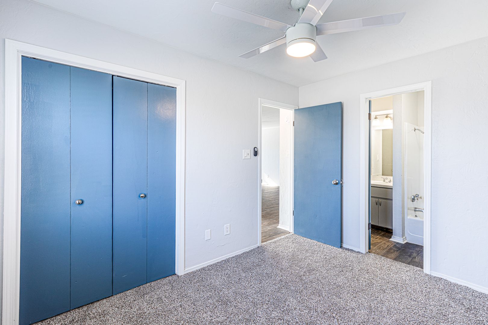 Beautifully Updated 1Bed / 1Bath Apartment Home 5 of 12