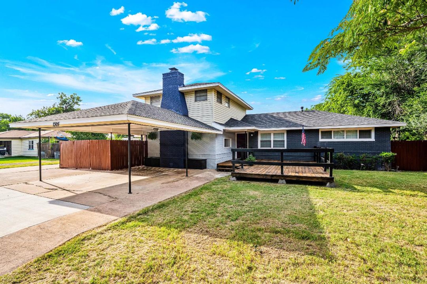 Lawton House: 1305 NW Smith Ave