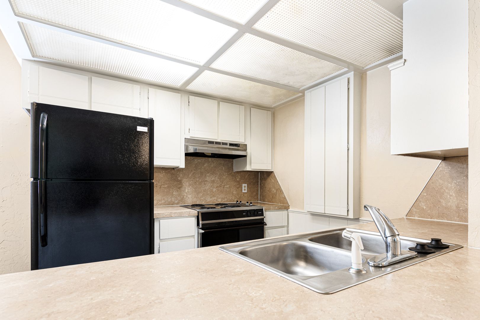 NEWLY REMODELED LOFT MUST SEE! 7 of 12