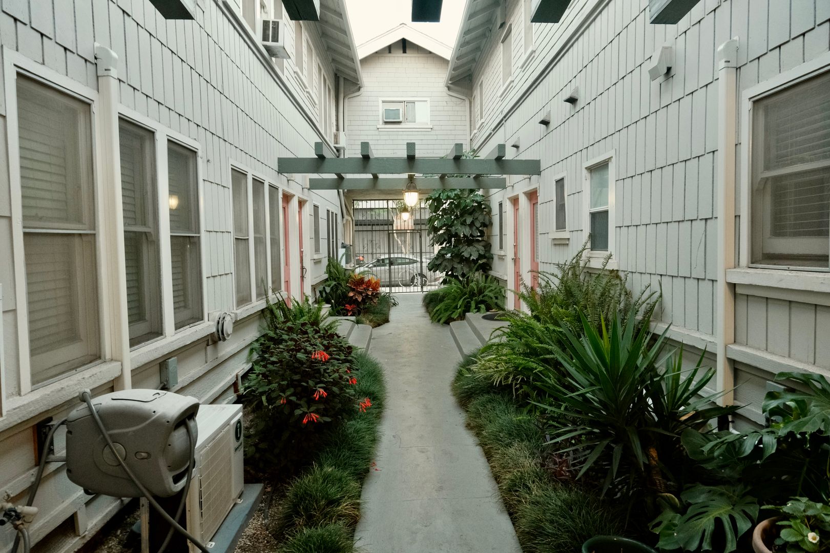 Long Beach Apartment: 625 E Broadway