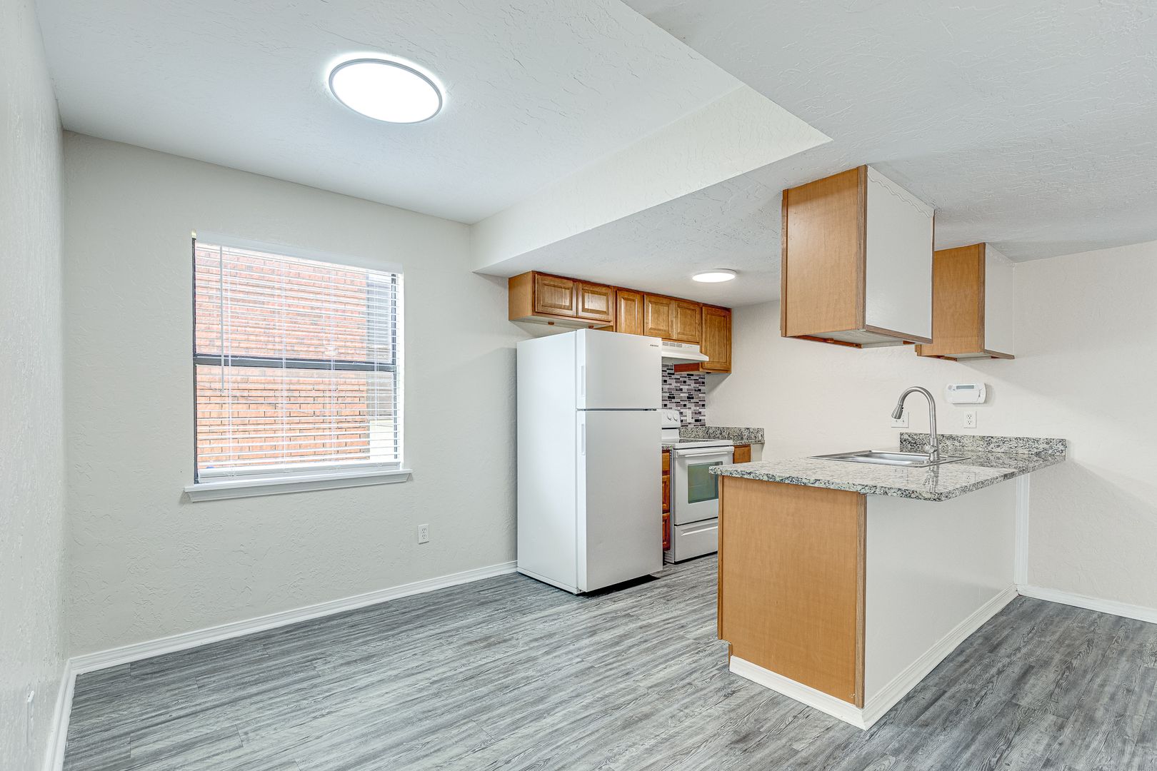 Beautiful two bedroom/two bathroom apartment with washer/dryer hookups 7 of 12