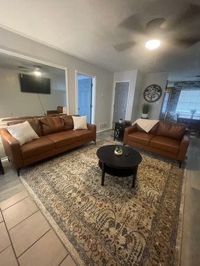 Spacious 1 Bedroom 1 Bathroom Apartment Home – photo 1