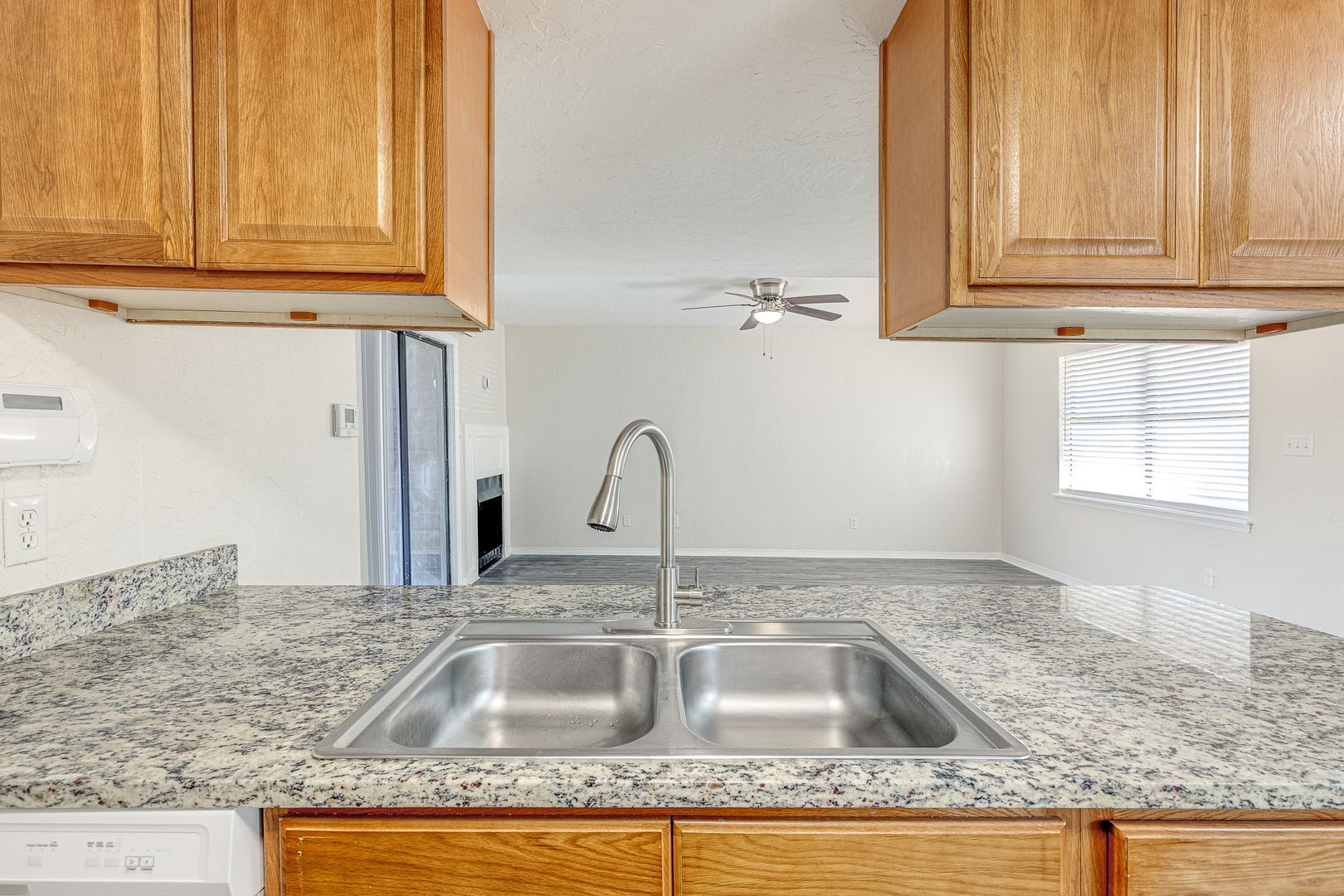 Beautiful two bedroom/two bathroom apartment with washer/dryer hookups 4 of 12