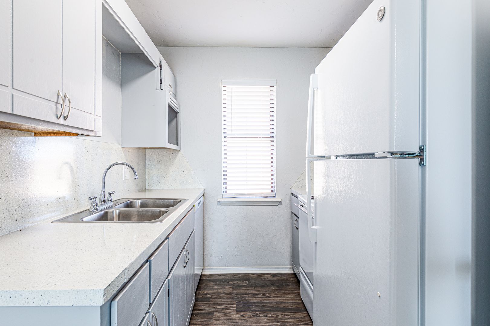 Large Renovated 2Bed 2Bath Apartment 8 of 12