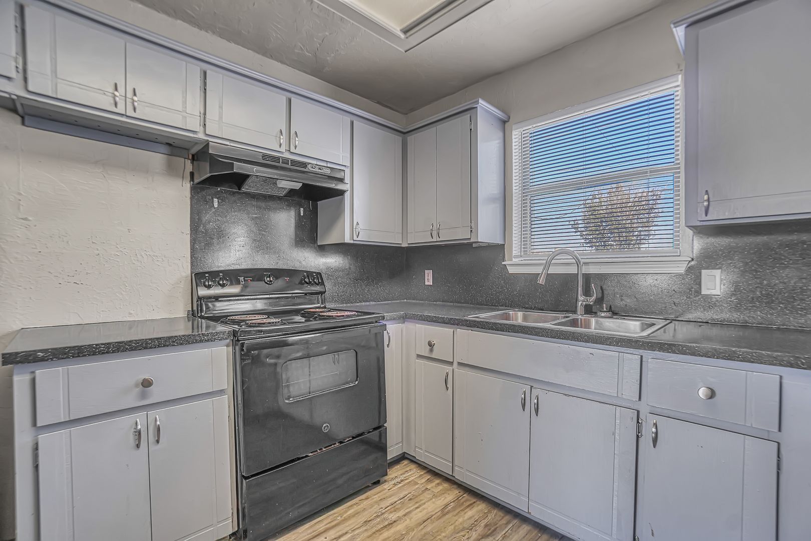 Beautiful 3 bedroom, 2.5 bath Townhome 5 of 12
