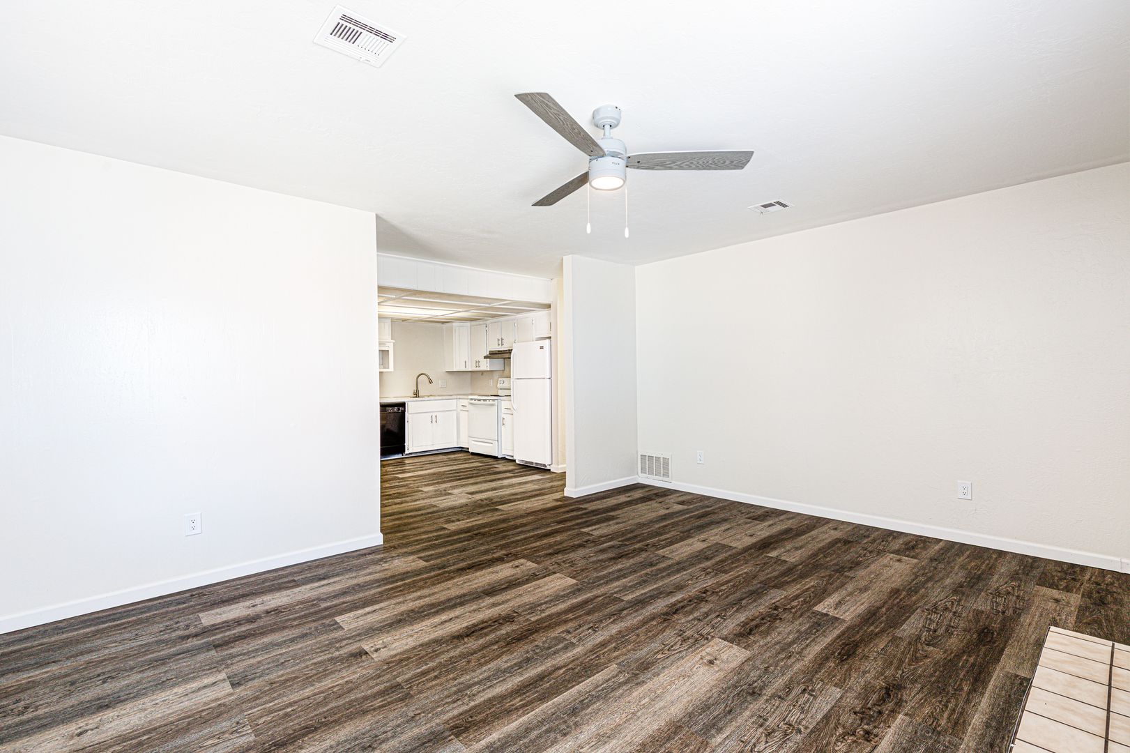 Beautifully Renovated 2bed/2bath Flat 3 of 9
