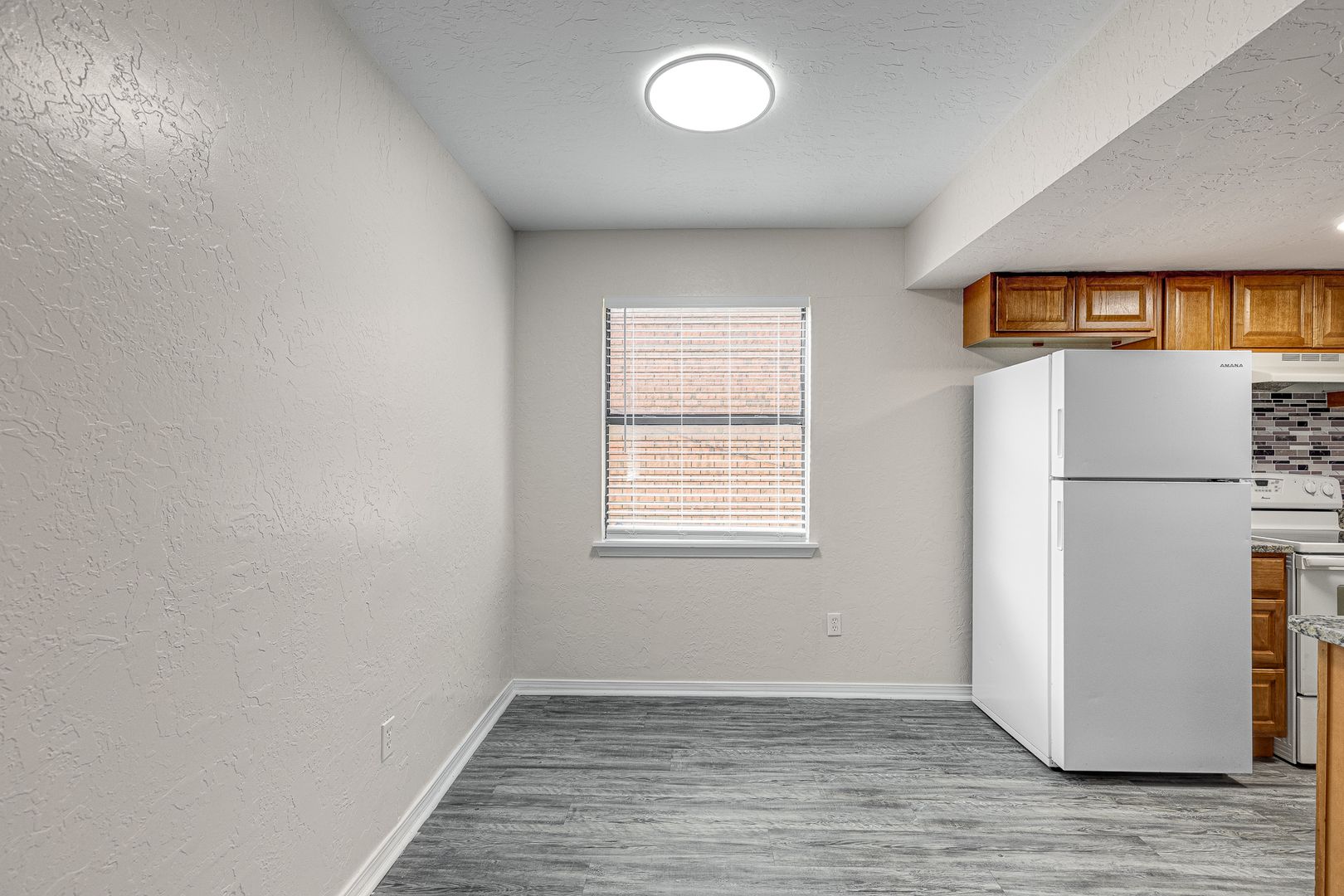 Beautiful two bedroom/two bathroom apartment with washer/dryer hookups 9 of 12