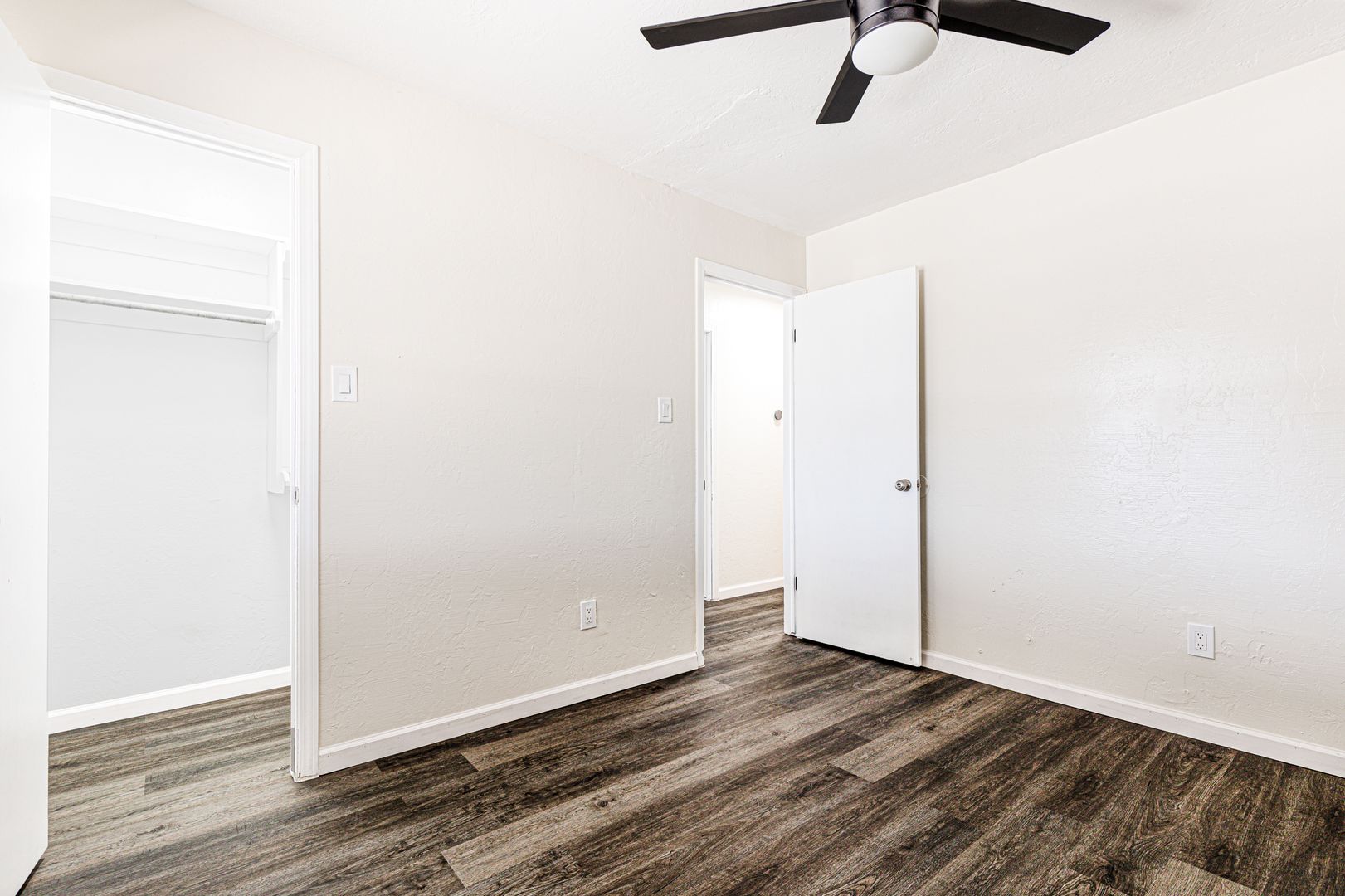Beautifully Renovated 2bed/2bath Flat 9 of 9