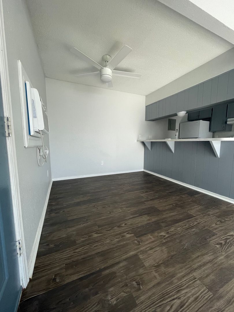 Beautifully Updated 1Bed / 1Bath Apartment Home 2 of 11