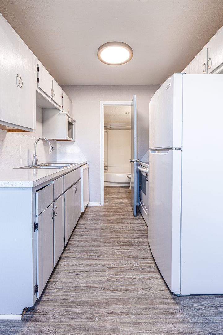 Lawton Apartment: 4001-4003 NW Ozmun Ave