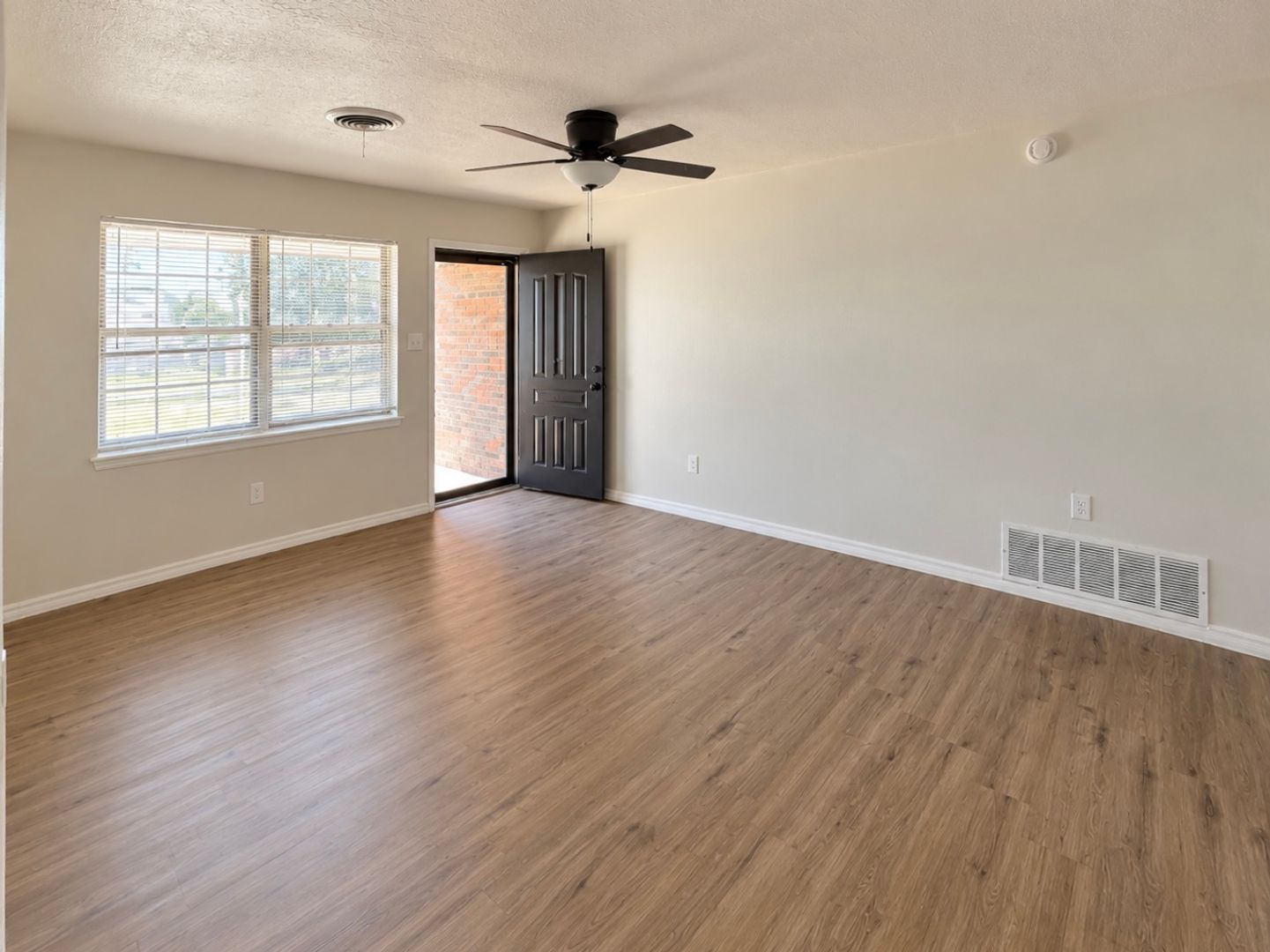 4629 SE Brighton Pl 3 of 12