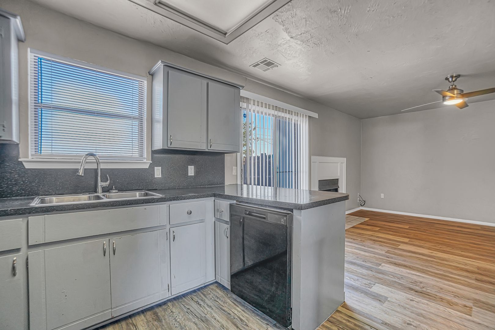 Beautiful 3 bedroom, 2.5 bath Townhome 4 of 12