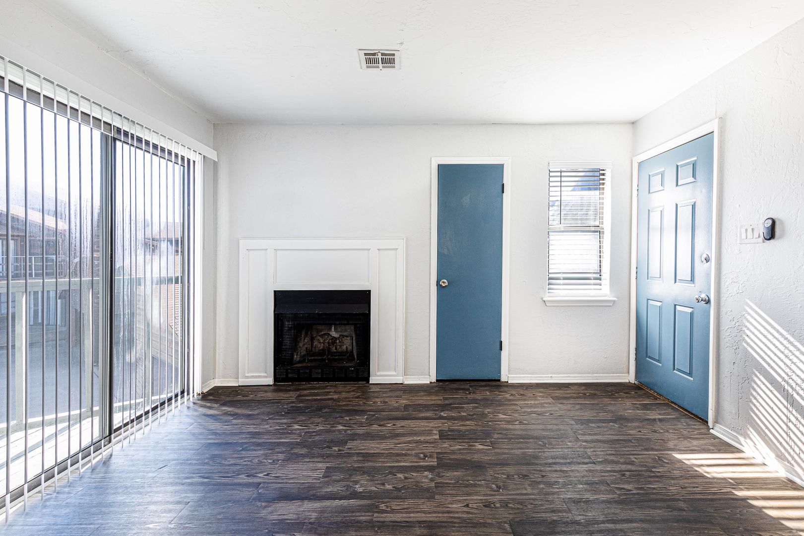 Beautifully Renovated 2bed/2bath Flat 4 of 12