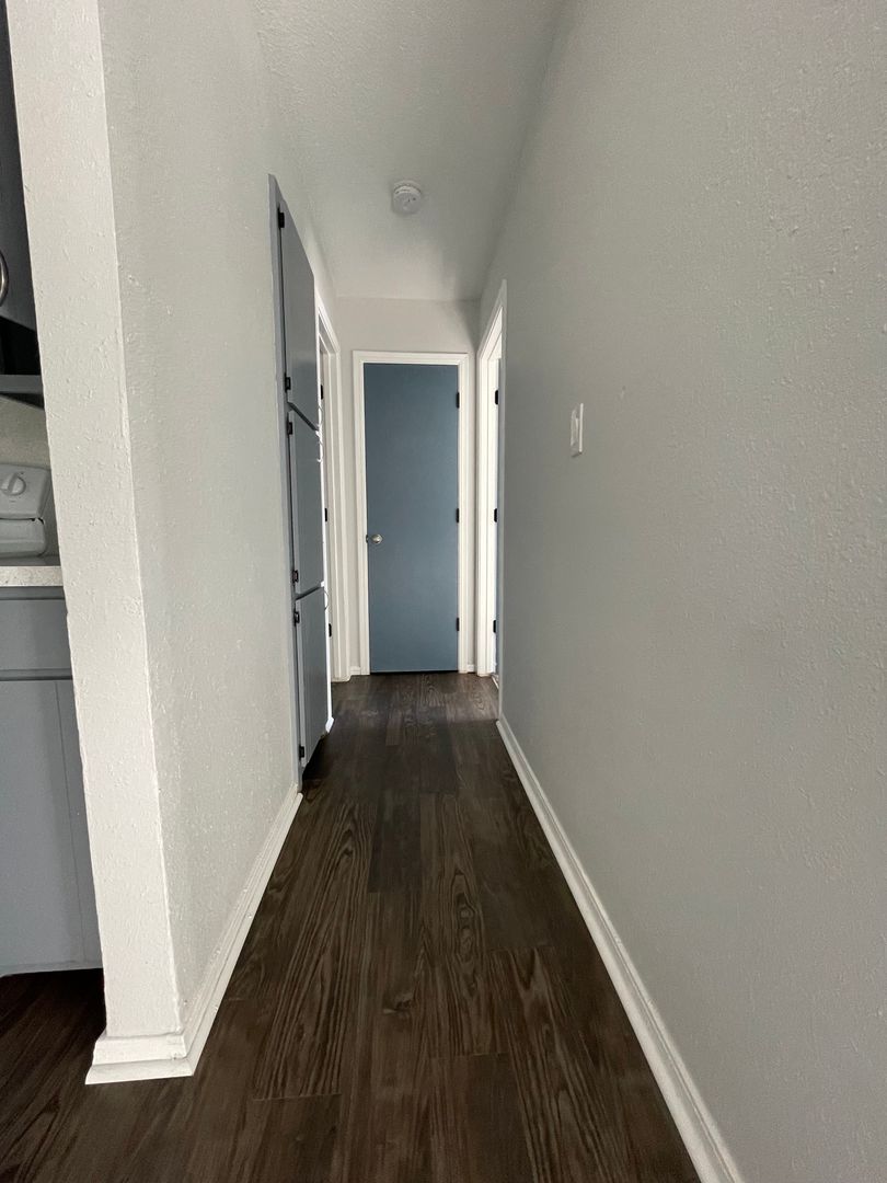 Beautifully Updated 1Bed / 1Bath Apartment Home 7 of 11