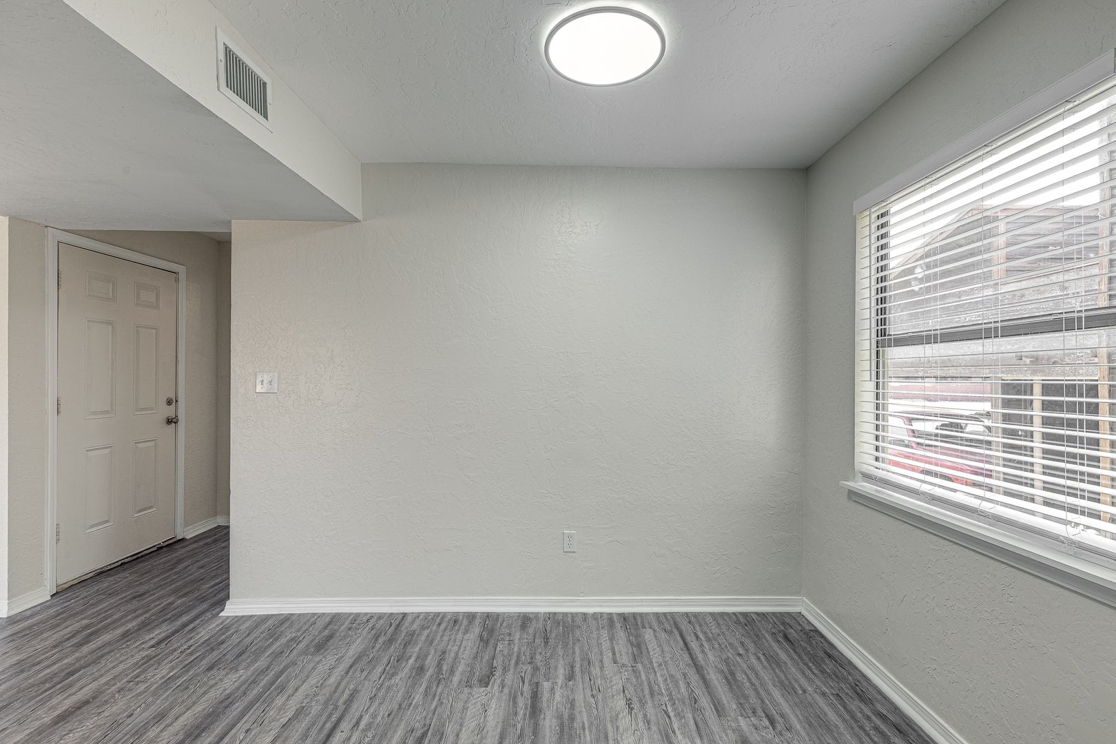 Beautiful two bedroom/two bathroom apartment with washer/dryer hookups 8 of 12