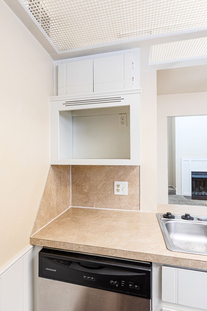 NEWLY REMODELED LOFT MUST SEE! 9 of 12