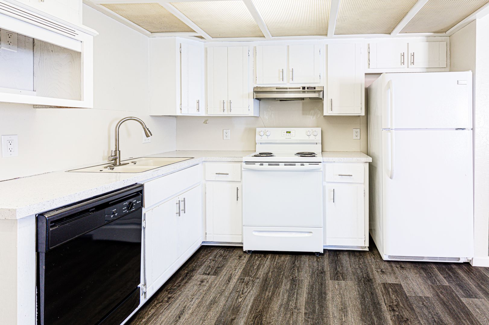 Beautifully Renovated 2bed/2bath Flat 4 of 9