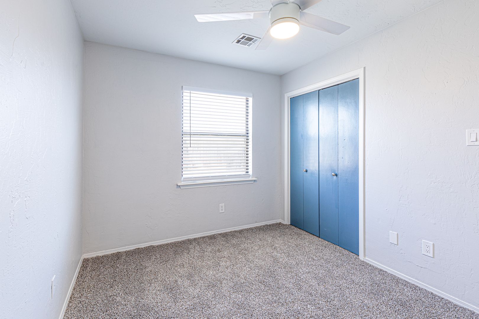 Beautifully Updated 1Bed / 1Bath Apartment Home 6 of 12