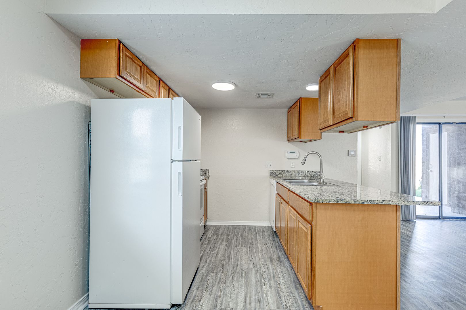 Beautiful two bedroom/two bathroom apartment with washer/dryer hookups 6 of 12