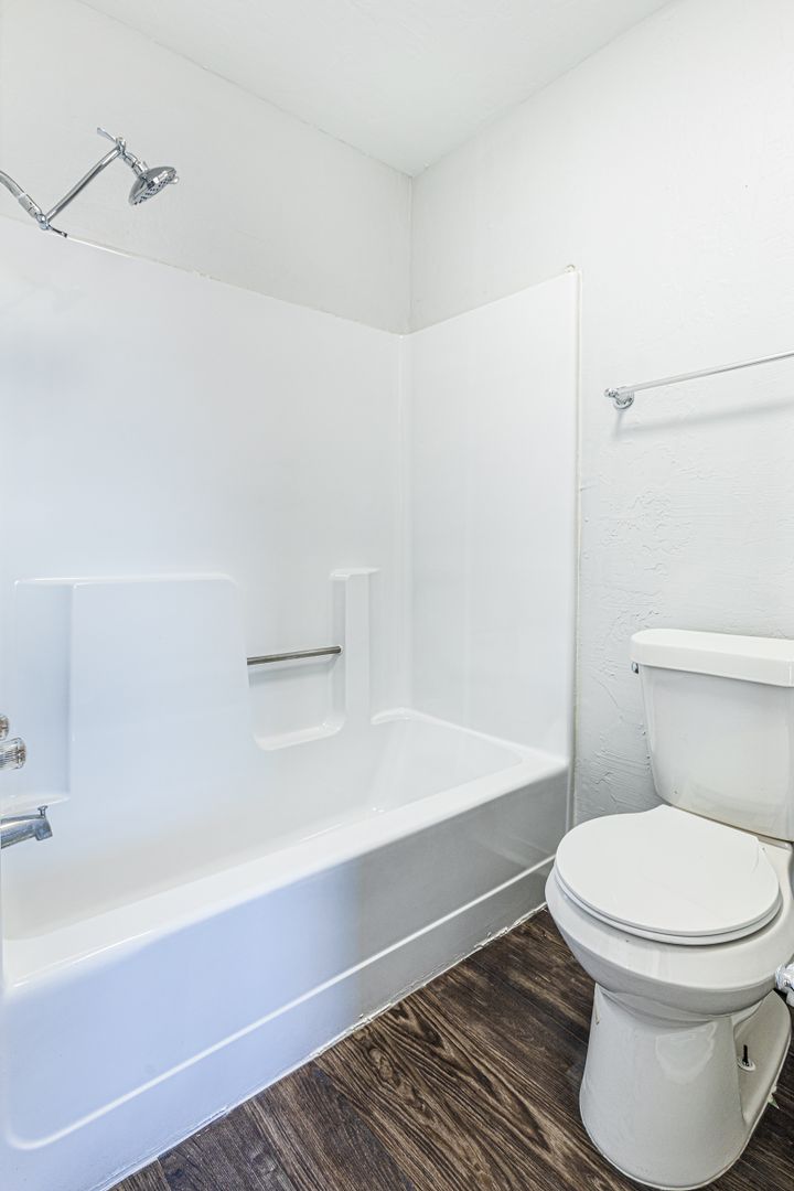 Large Renovated 2Bed 2Bath Apartment 12 of 12