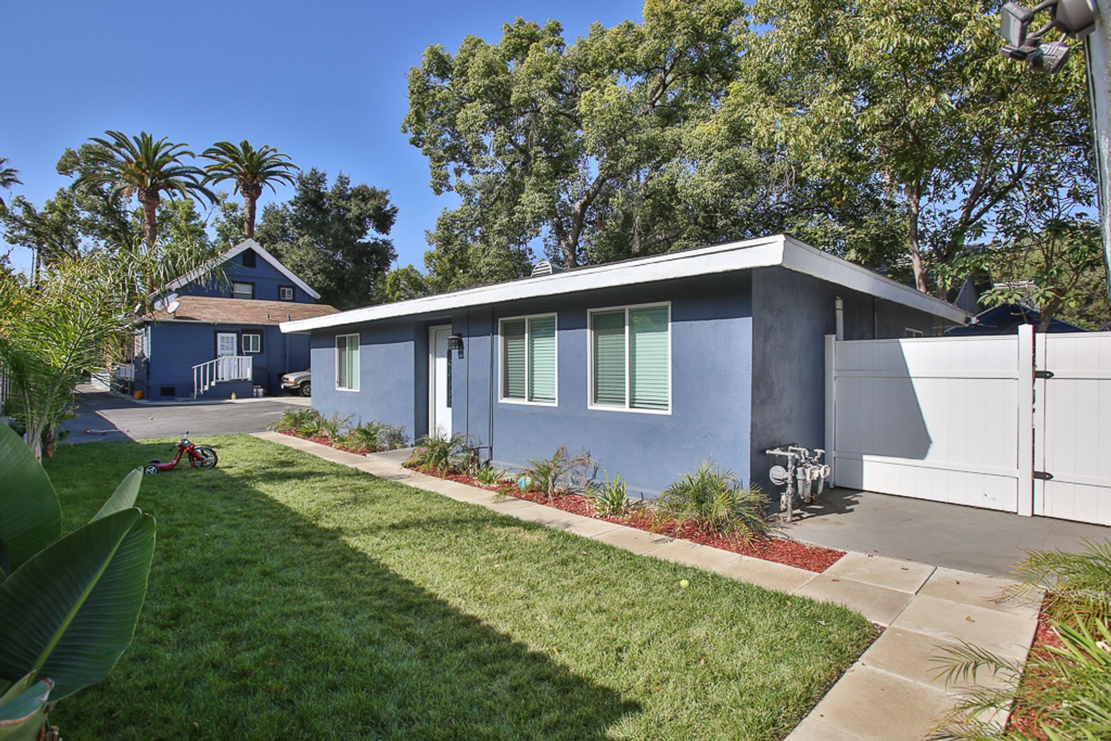 Pasadena Apartment: 922 N Summit Avenue