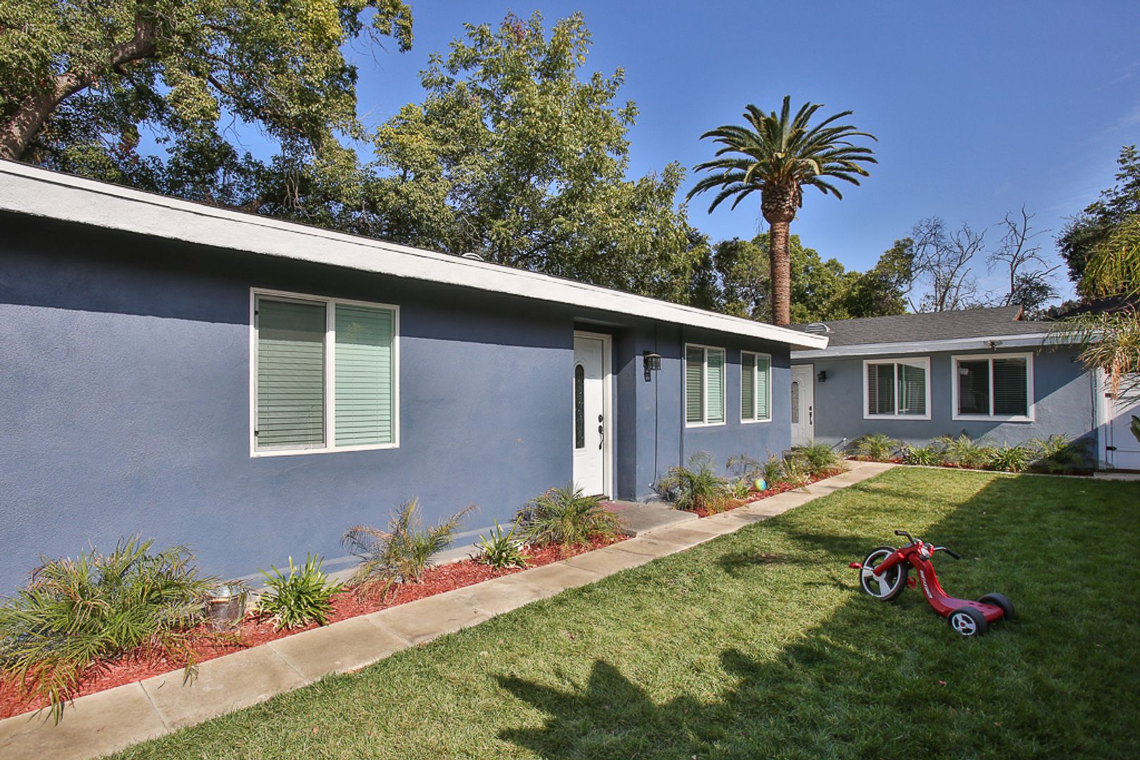 Pasadena Apartment: 922 N Summit Avenue