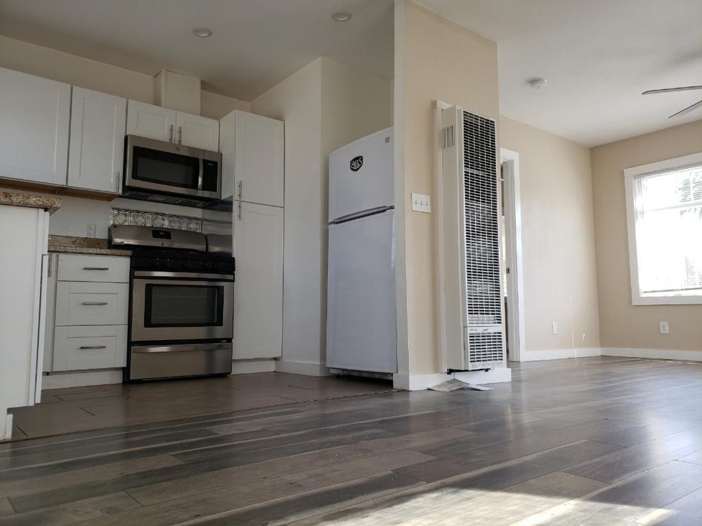 Long Beach Apartment: 219 West 7th