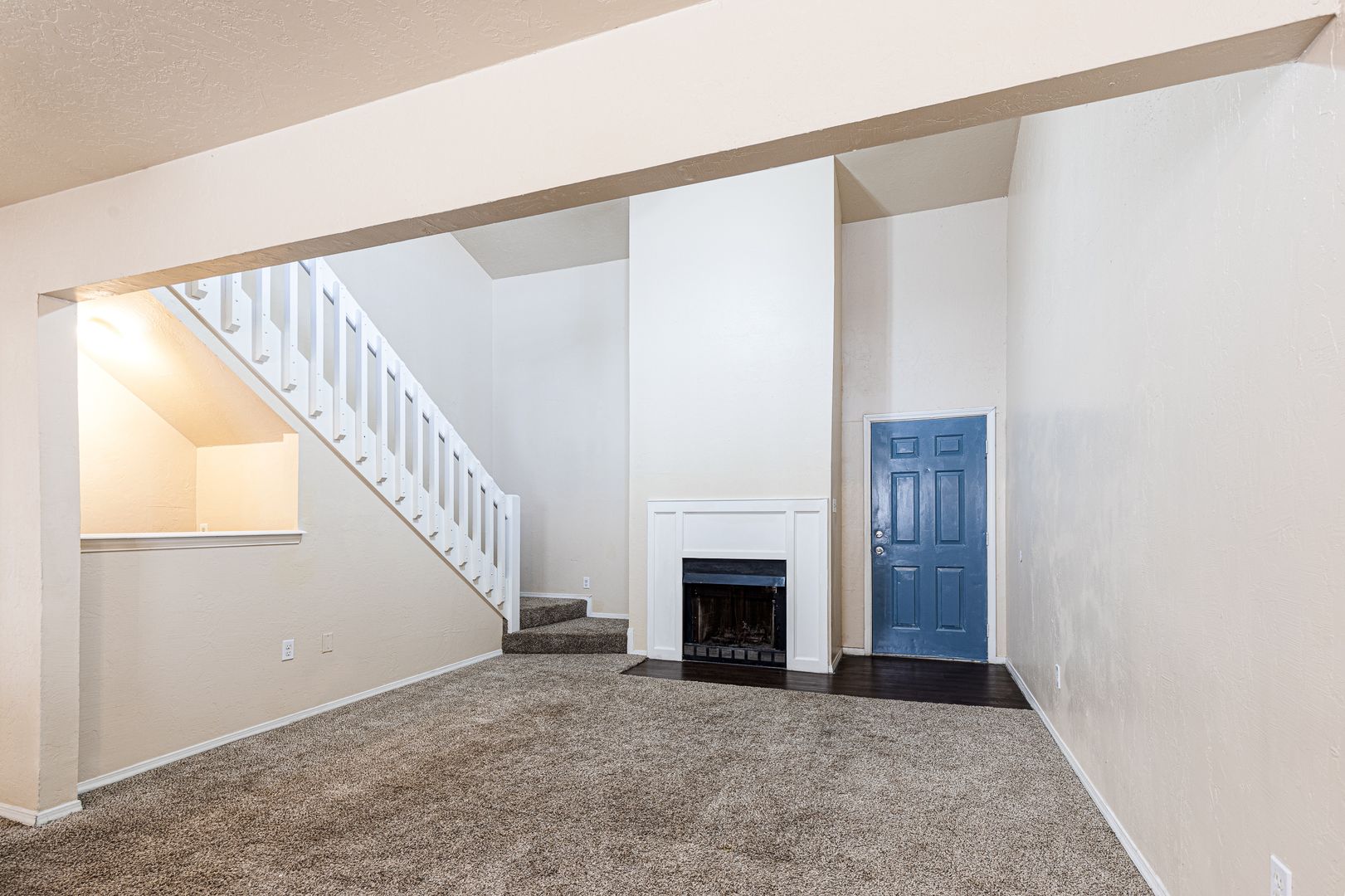 NEWLY REMODELED LOFT MUST SEE! 4 of 12
