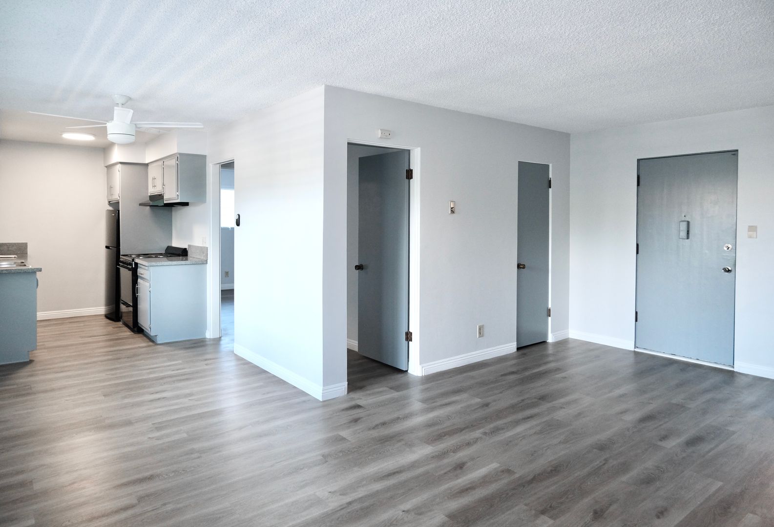 Long Beach Apartment: 700 E. 5th St.- Donnee Apt.