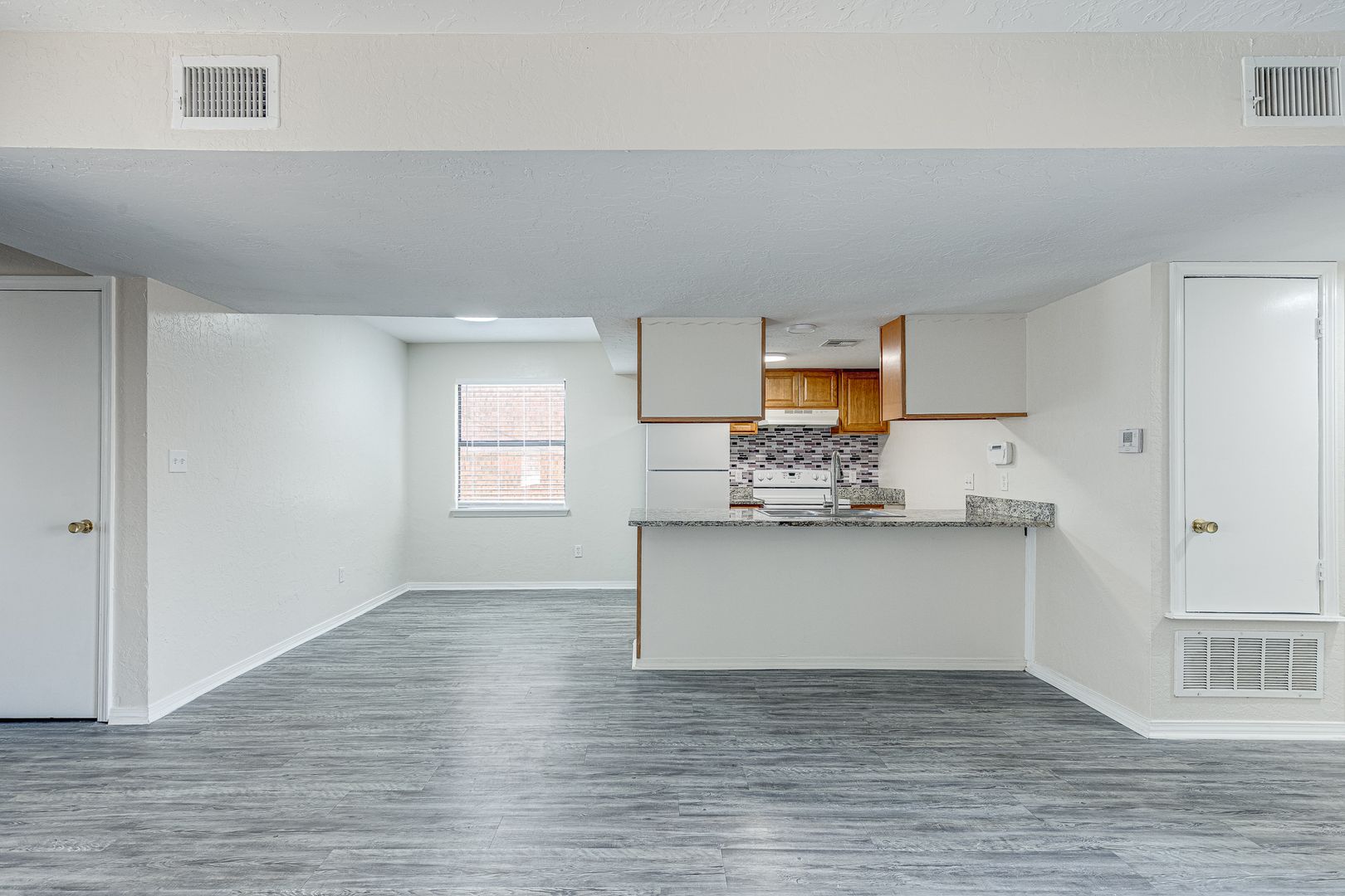 Beautiful two bedroom/two bathroom apartment with washer/dryer hookups 10 of 12