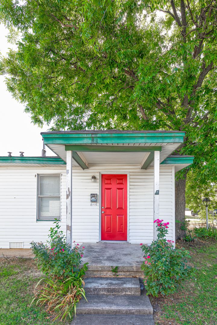 Lawton Apartment: 1911 NW Floyd Ave