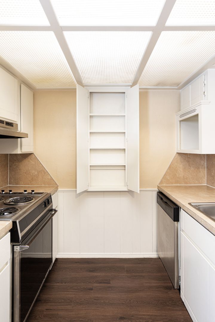 NEWLY REMODELED LOFT MUST SEE! 8 of 12