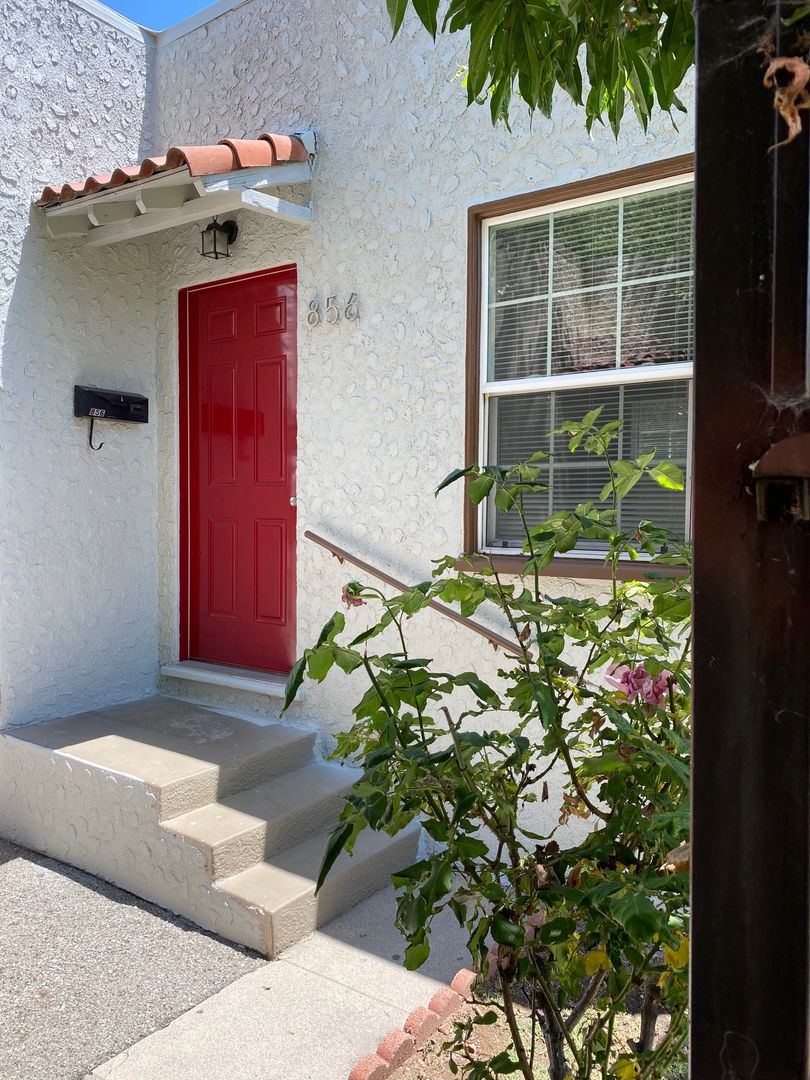 Pasadena Apartment: 856 N. El Molino Ave.